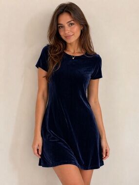 Maggy London-A luxury brand - Black hued Velvet Short Sleeve Tunic/dress. SIZE-S